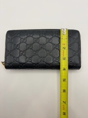 Black Embossed Gucci Wallet rt $765 2019