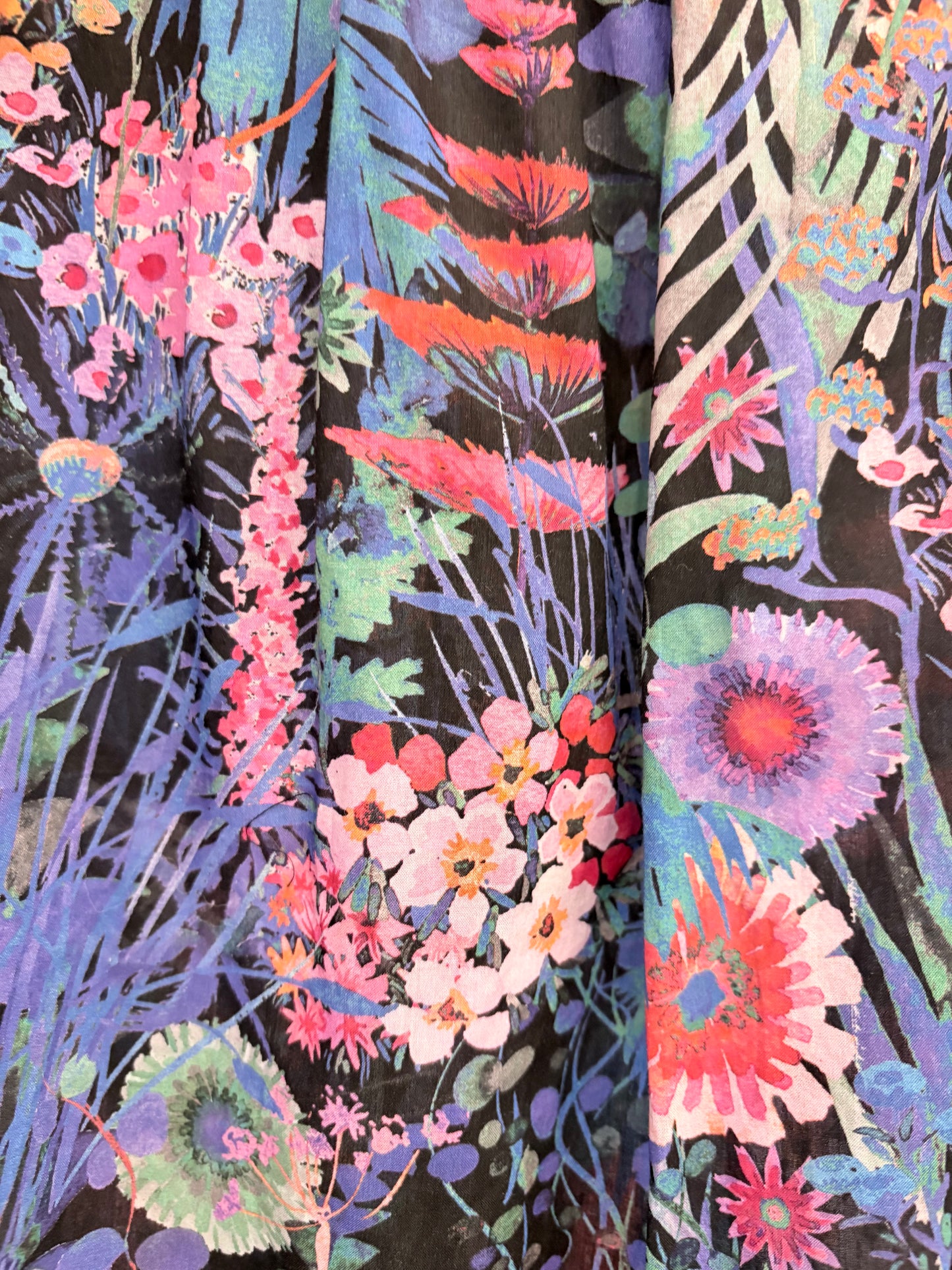 Black/Multi floral  Sara Campbell Short Sleeve Blouse , s