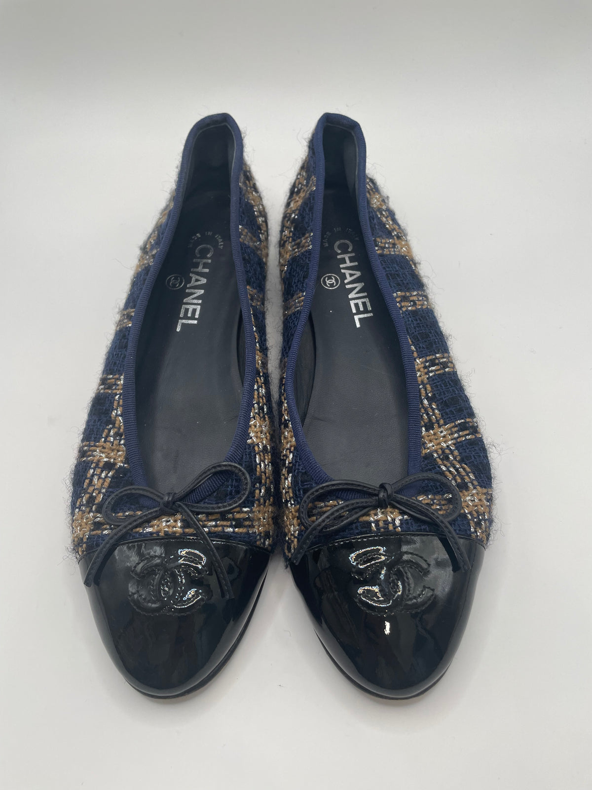 Navy Tweed Chanel Flats  CC cap toe- with dust bag, Condition VG, 39/8.5