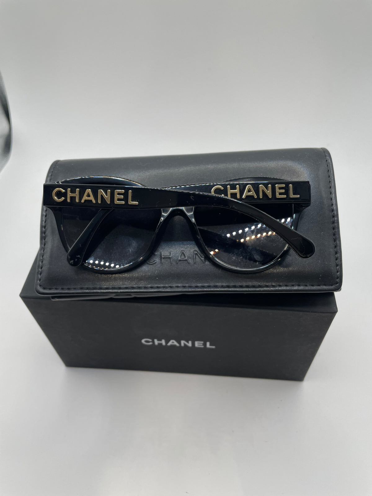 Black/gold Chanel Sunglasses CH5458 WITH CASE