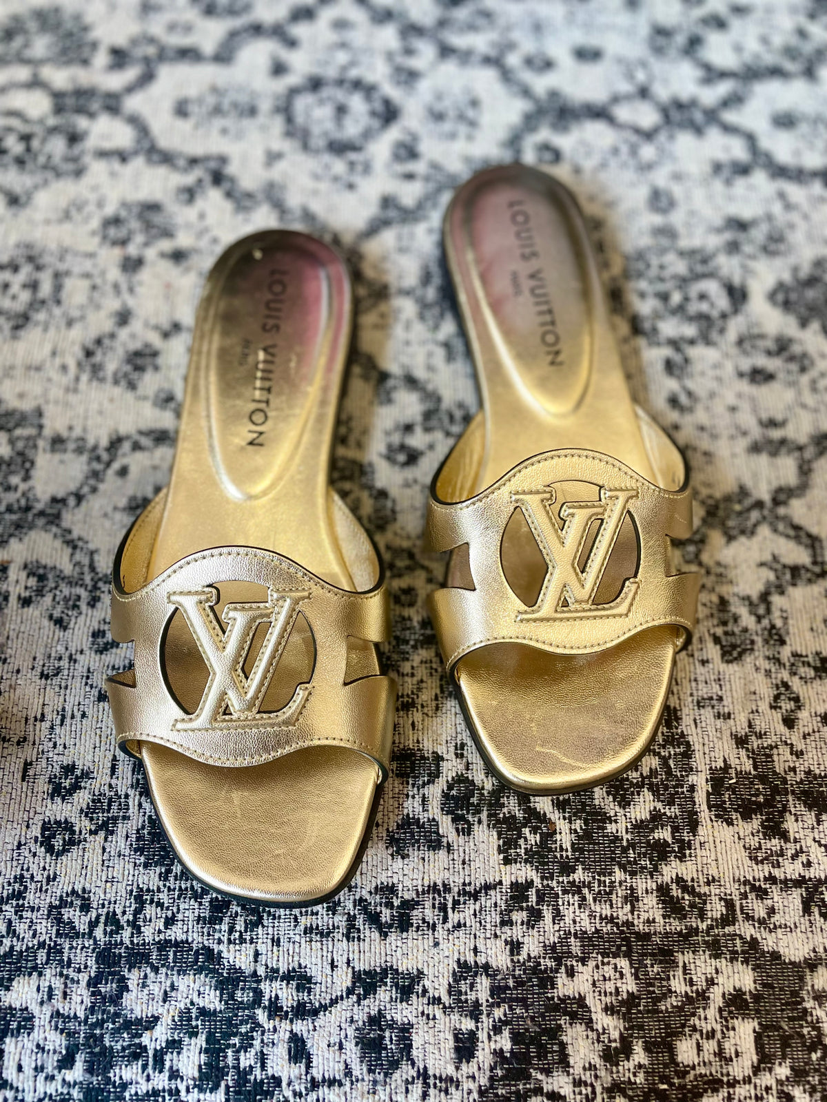 Gold Louis Vuitton Sandal , 6.5