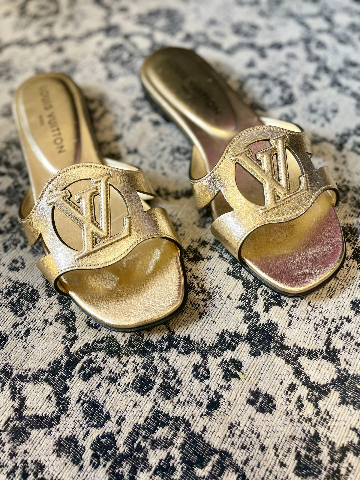 Gold Louis Vuitton Sandal , 6.5