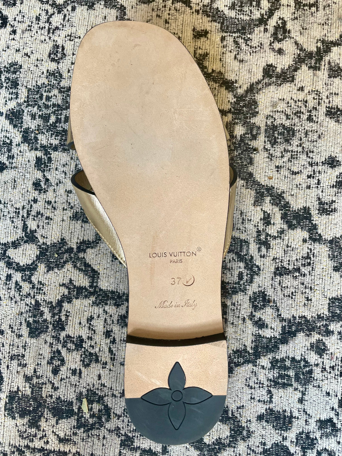 Gold Louis Vuitton Sandal , 6.5